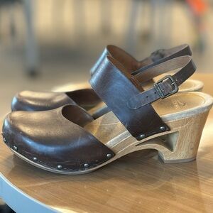 DANSKO Thea Brown Leather Clogs Wood Heel Cut Out Slingback Sandals 39 EU 9US